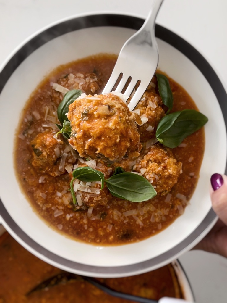Turkey Ricotta Meatballs in Garlicky Tomato Sauce
